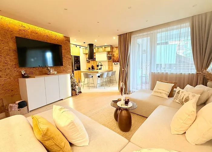 Lux Boutique 2 Bdr Right Next Gondola Lift