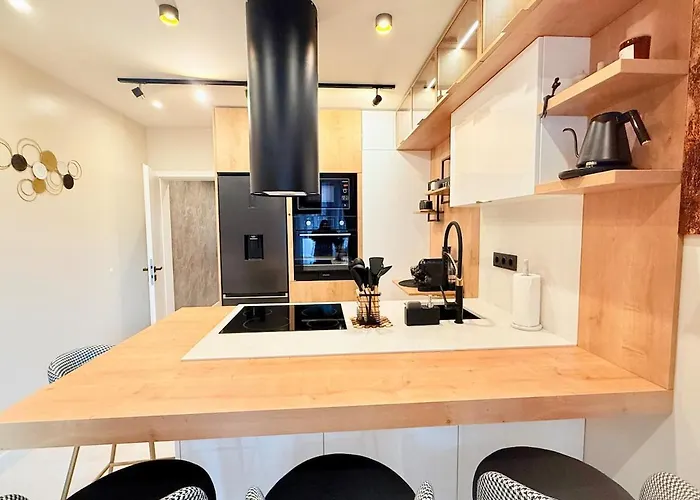 Lux Boutique 2 Bdr Right Next Gondola Lift