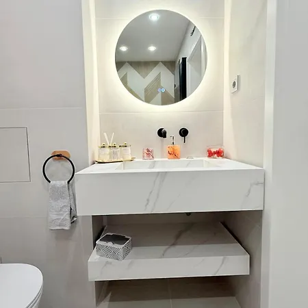 Lux Boutique 2 Bdr Right Next Gondola Lift