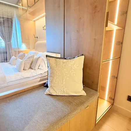 Lux Boutique 2 Bdr Right Next Gondola Lift Apartamento *