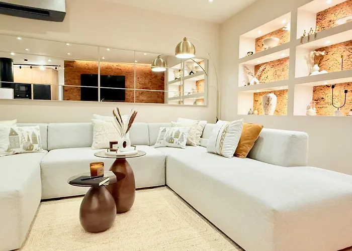 Lux Boutique 2 Bdr Right Next Gondola Lift